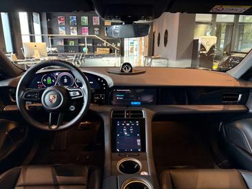 Porsche Taycan — photo 15