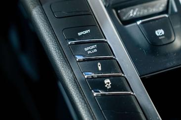 Porsche Macan Electrique Base — photo 13