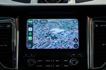 Porsche Macan Electrique Base — photo 14