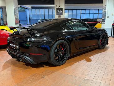 Porsche 718 Cayman GT4 — photo 6