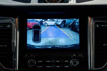 Porsche Macan Electrique Base — photo 15