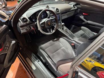 Porsche 718 Cayman GT4 — photo 7