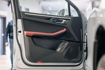 Porsche Macan Electrique Base — photo 16
