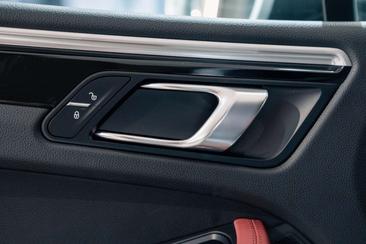 Porsche Macan Electrique Base — photo 17