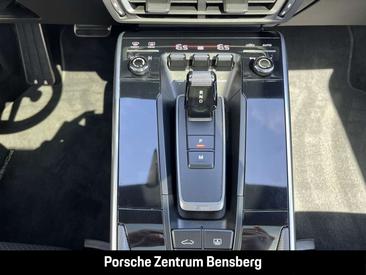 Porsche 992 I Carrera 4S — photo 24