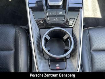 Porsche 992 I Carrera 4S — photo 26