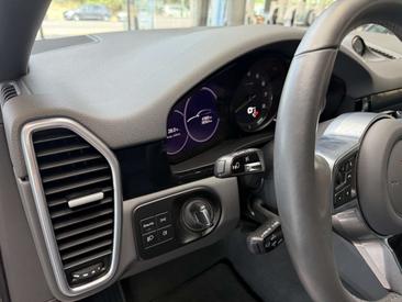 Porsche Cayenne III Turbo S Platinum Edition — photo 23