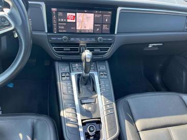 Porsche Macan Electrique Base — photo 14