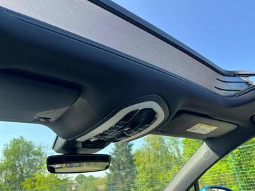 Porsche Macan Electrique Base — photo 15