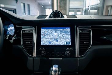 Porsche Macan Electrique Base — photo 28