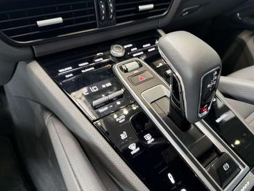 Porsche Cayenne III Turbo S Platinum Edition — photo 29