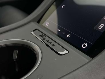 Porsche Taycan 4S — photo 14