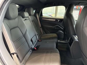 Porsche Cayenne III Turbo S Platinum Edition — photo 39