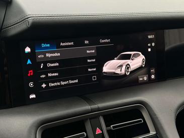 Porsche Taycan 4S — photo 18