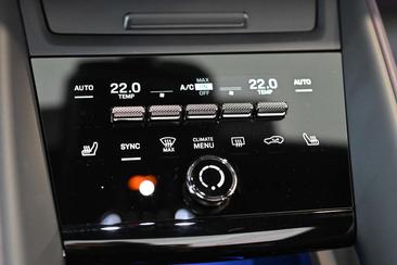 Porsche Macan Electrique Turbo — photo 30
