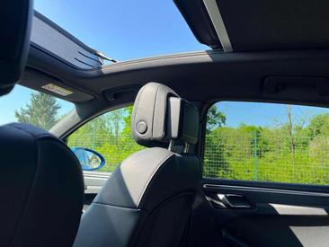 Porsche Macan Electrique Base — photo 21