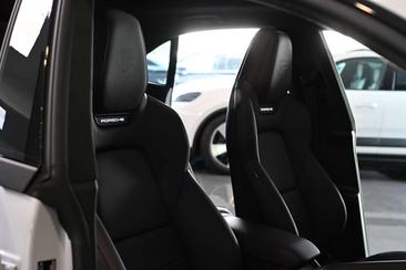 Porsche Macan Electrique Turbo — photo 35