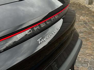 Porsche Taycan 4S — photo 27