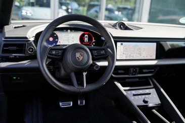 Porsche Macan 4S — photo 10