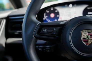 Porsche Macan 4S — photo 11