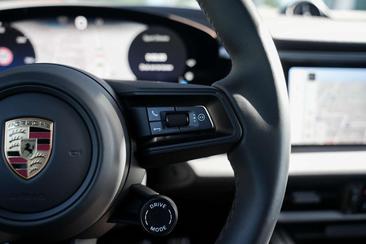 Porsche Macan 4S — photo 12