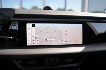 Porsche Macan 4S — photo 16