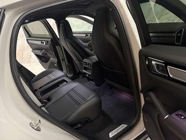 Porsche Cayenne III E-Hybrid Platinum Edition — photo 22