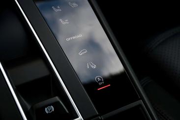 Porsche Macan Electrique S — photo 18