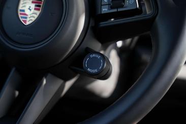 Porsche Macan 4S — photo 25