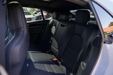 Porsche Macan 4S — photo 27