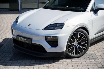 Porsche Macan 4S — photo 28