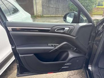 Porsche Cayenne III Platinum Edition — photo 15