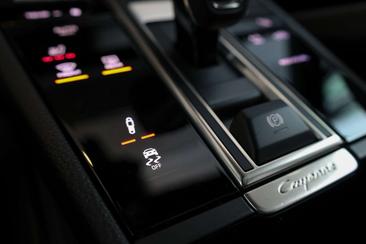 Porsche Cayenne III E-Hybrid Platinum Edition — photo 44