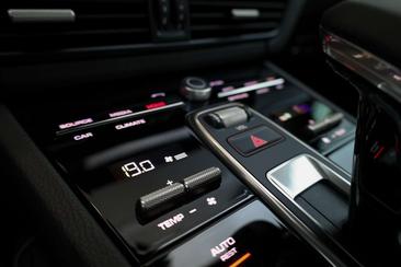 Porsche Cayenne III E-Hybrid Platinum Edition — photo 45
