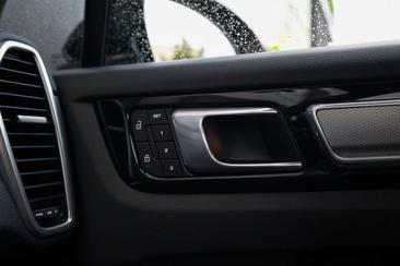 Porsche Cayenne III E-Hybrid Platinum Edition — photo 46