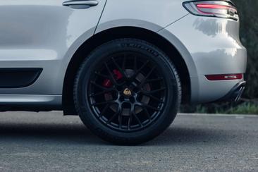 Porsche Macan Electrique GTS — photo 10