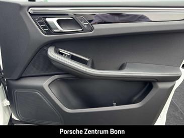 Porsche Macan Electrique S — photo 17