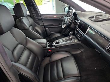 Porsche Macan Electrique Turbo — photo 13