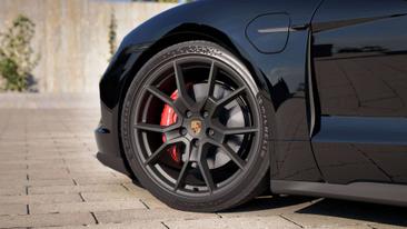 Porsche Taycan Performance Package — photo 5