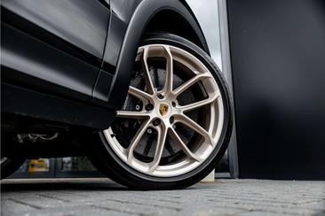 Porsche Cayenne III Turbo S E-Hybrid — photo 40