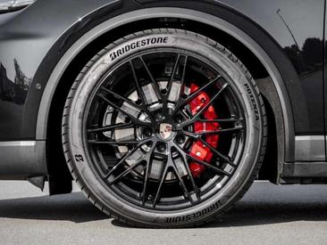 Porsche Macan 4S — photo 8