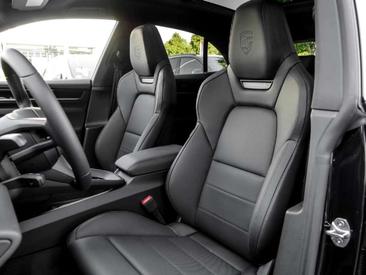 Porsche Macan 4S — photo 11