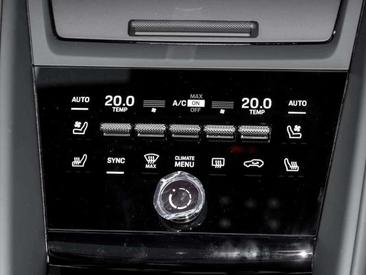 Porsche Macan 4S — photo 14
