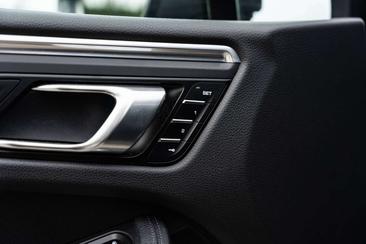 Porsche Macan Electrique S — photo 13
