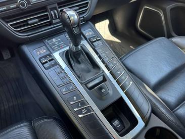 Porsche Macan GTS — photo 9