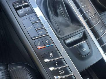 Porsche Macan GTS — photo 10