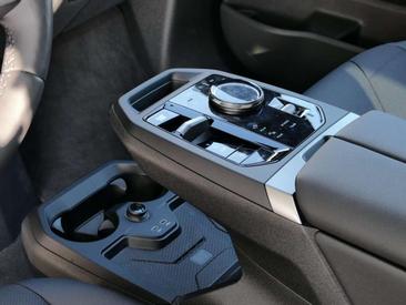 BMW IX XDrive45 — photo 18
