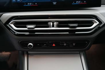 BMW Série 3 Touring 330e — photo 27