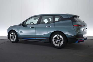 BMW IX XDrive40 — photo 10