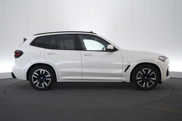 BMW iX3 — photo 5